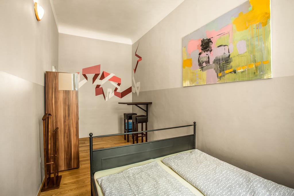 Ahoy! Hostel Прага Экстерьер фото